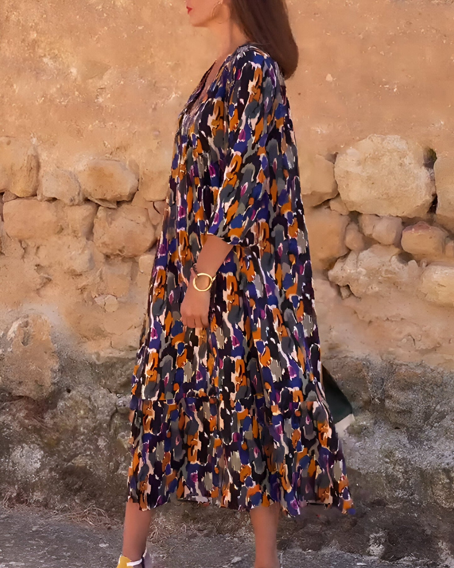 Theresa - gemustertes Midikleid mit V-Ausschnitt und Dreiviertel-Ärmeln