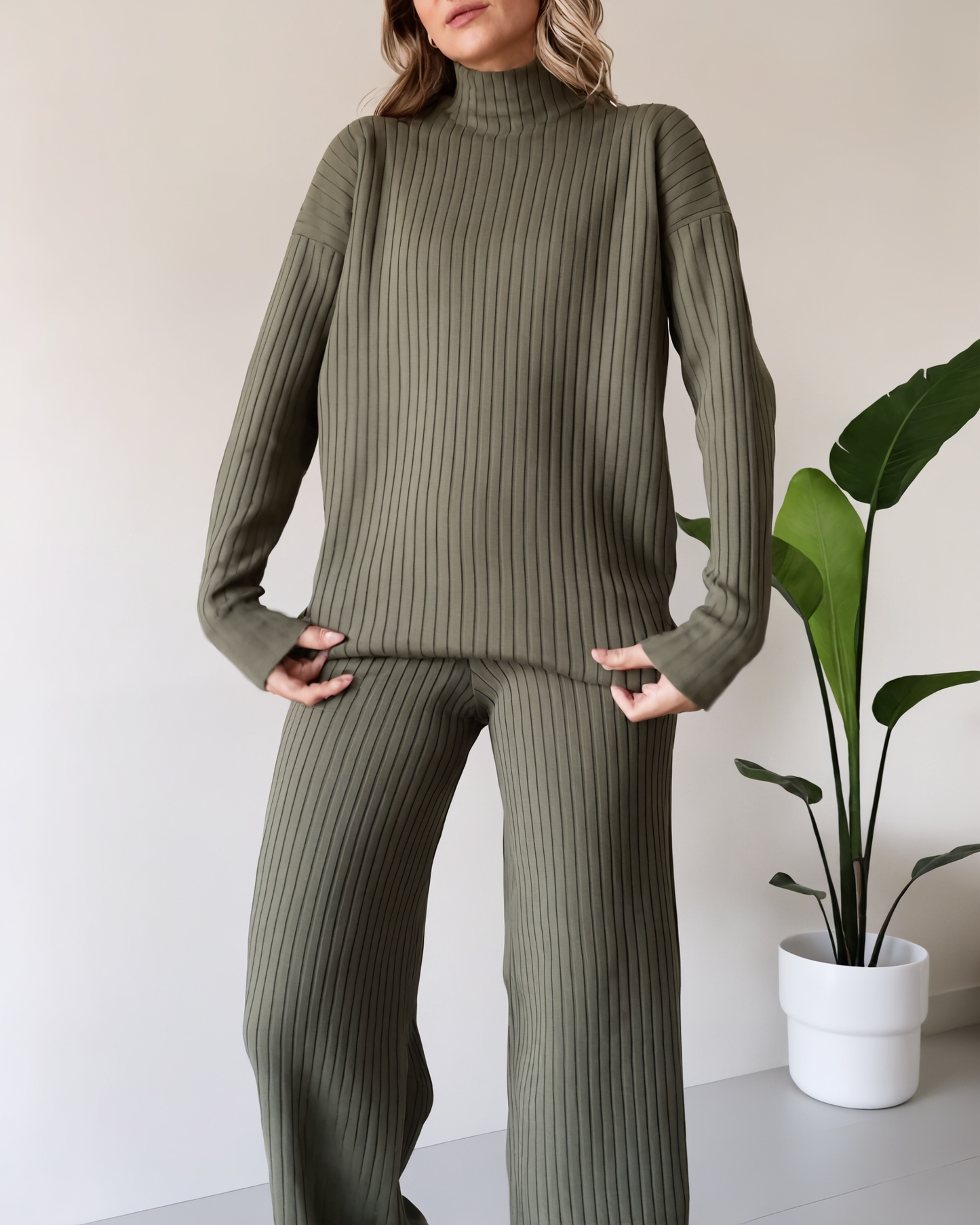 Laura | Strick-Zweiteiler mit Stehkragen & Weitbein-Hose